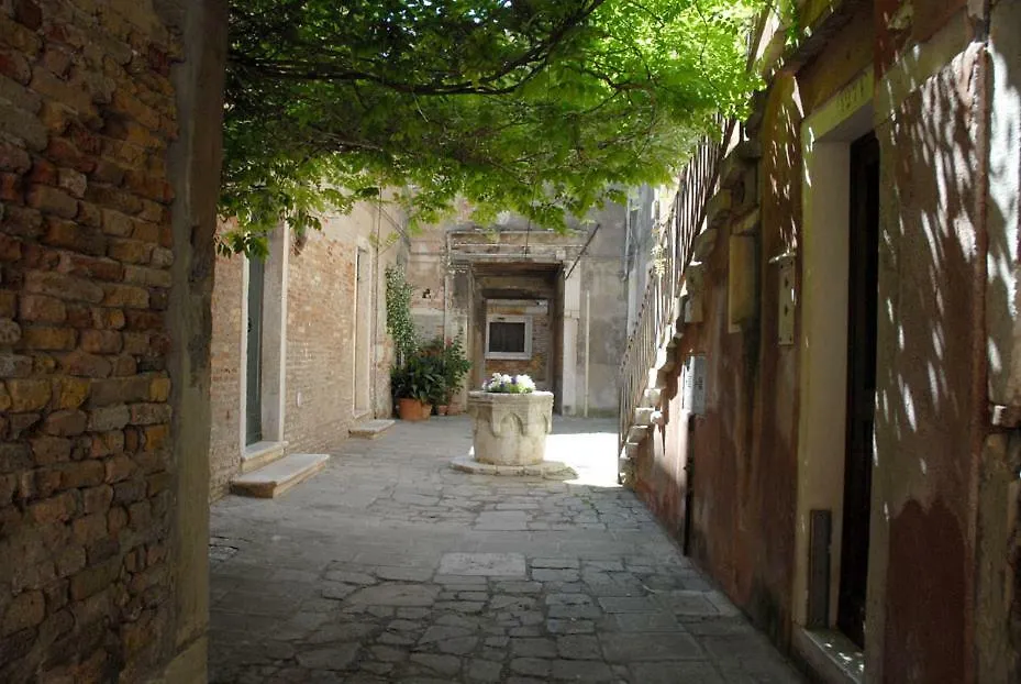 Dorsoduro - Corte Della Comare Venedig